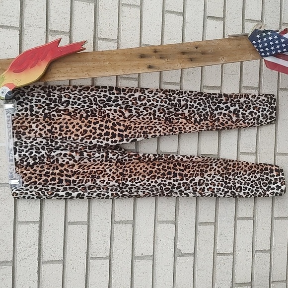 Leopard Leggings - Picture 3 of 10